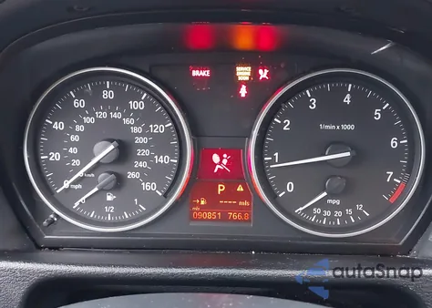 2015 BMW X1 xDrive28I z USA, uszkodzony, nr VIN WBAVL1C5XFVY41472